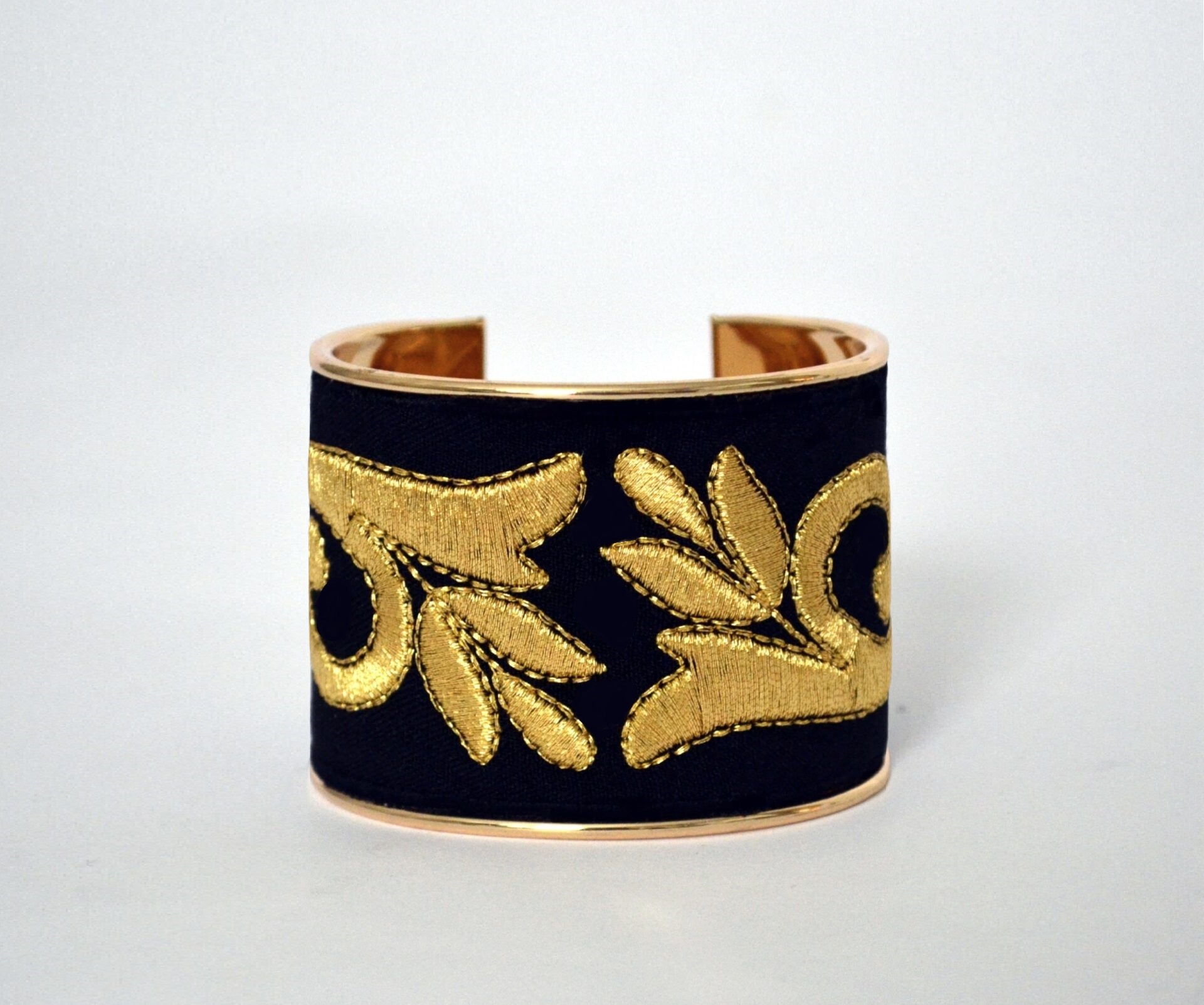 METAL BRACELET Gold embroidery: Janja