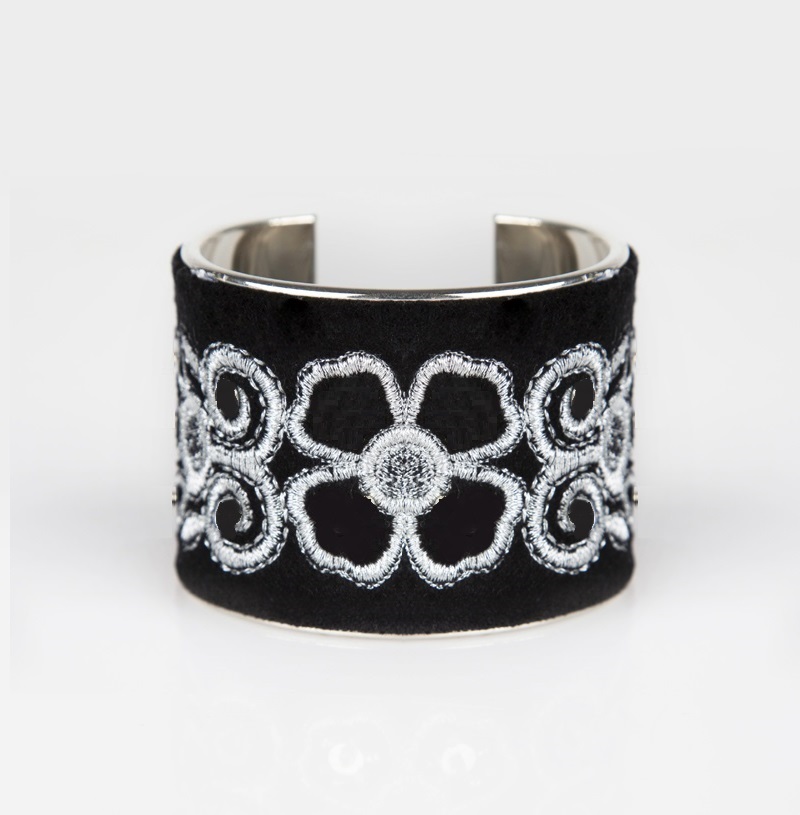 METAL BRACELET Gold embroidery: Đakovo